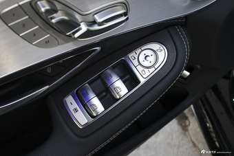 2019款奔驰C级C 260 2.0T自动运动版4MATIC 
