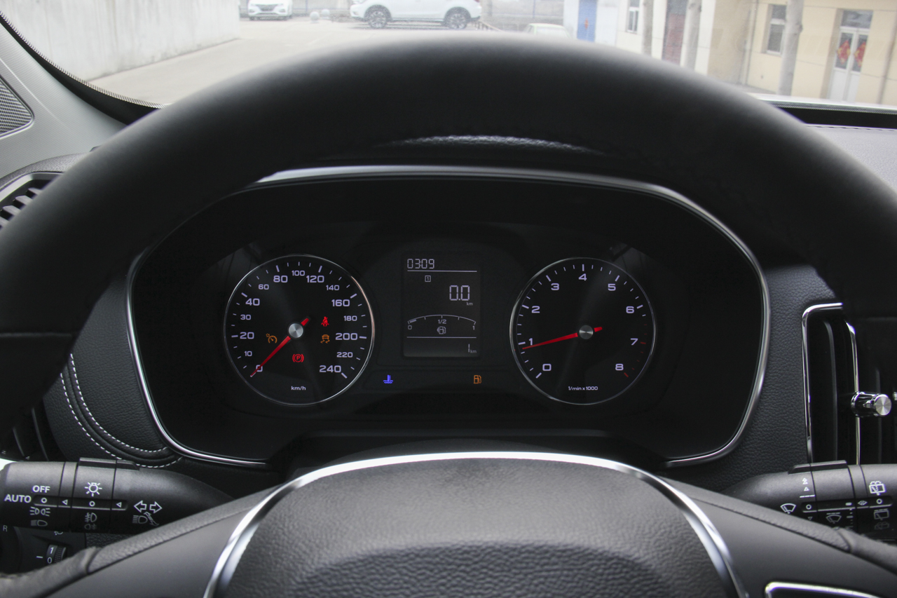 2019款荣威RX5 1.5T 20T手动两驱4G互联铂金版