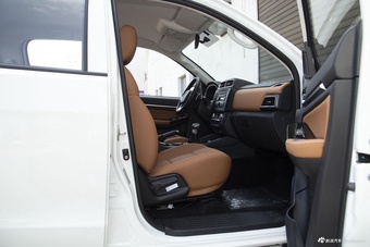 2022款福田征服者5 2.0T自动柴油两驱武林至尊长轴4F20TC