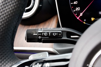 2025款奔驰GLC改款 300 L 4MATIC 动感型 7座
