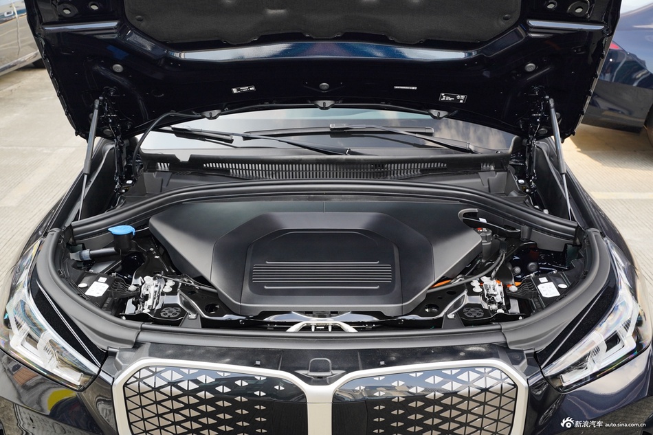 2025款宝马iX1 eDrive25L X设计套装