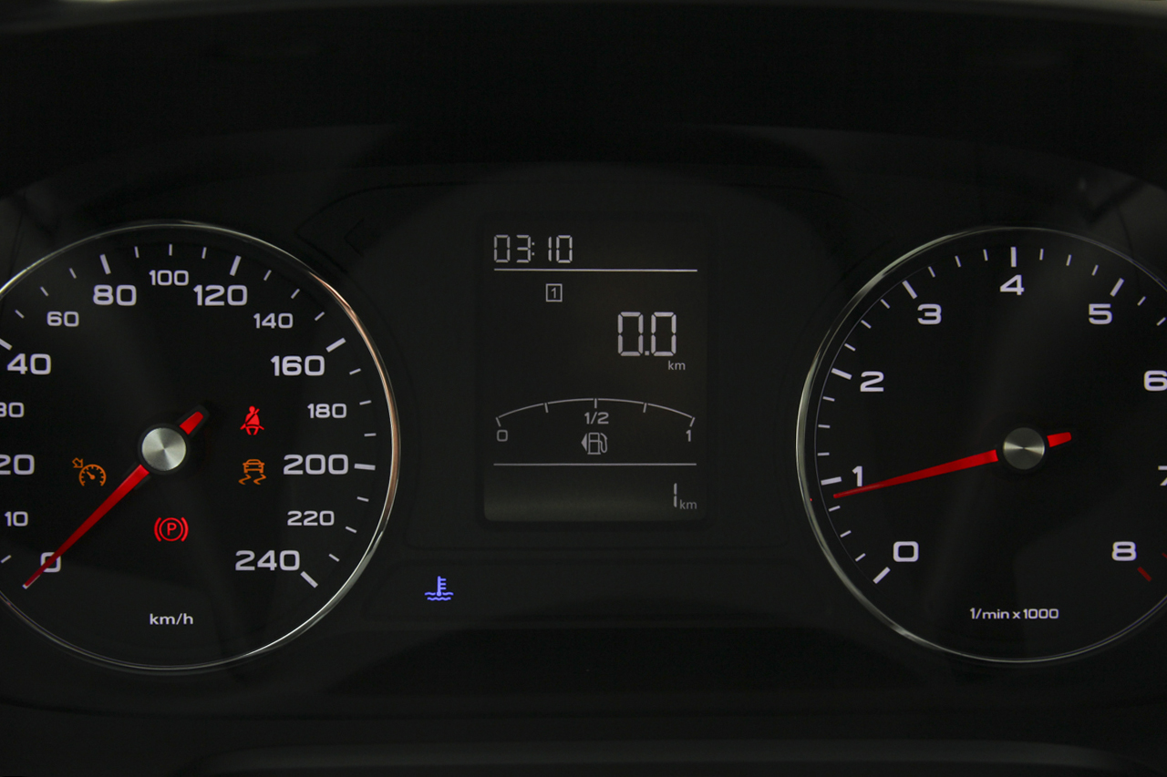 2019款荣威RX5 1.5T 20T手动两驱4G互联铂金版