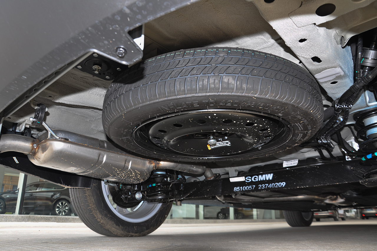 2019款宝骏RM-5 1.5T 24小时在线尊贵型7座 