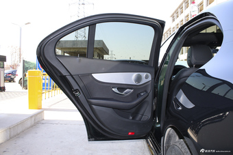 2019款奔驰C级C 260 2.0T自动运动版4MATIC 