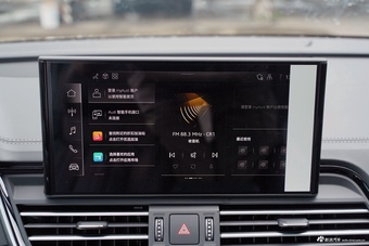 2025款奥迪Q5L 45周年典藏版 40 TFSI 时尚动感型