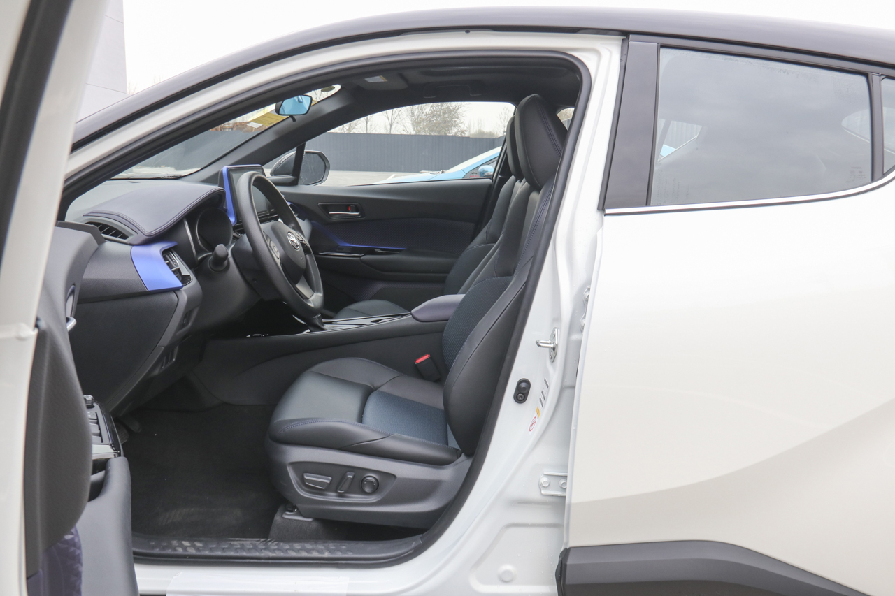 2020款C-HR 2.0L自动领先版