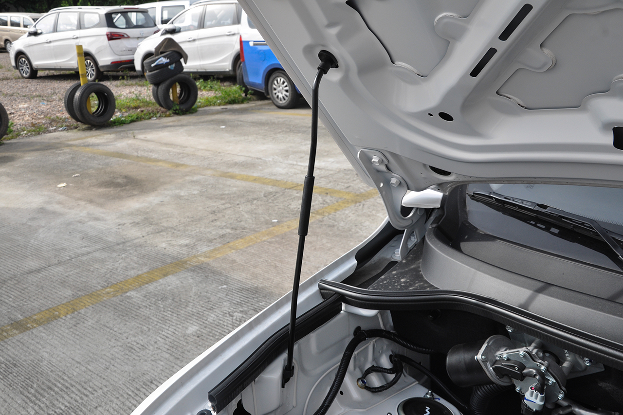 2019款五菱宏光S 1.5L手动基本型L2B国VI