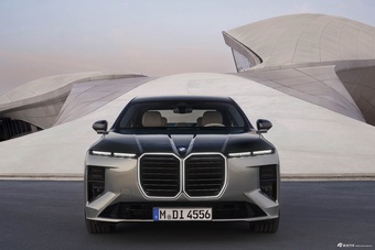 2027款宝马7系 740 xDrive 海外版 官图