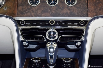 2024款飞驰 4.0T V8 Mulliner