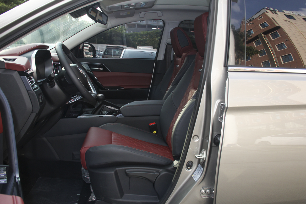 2018款风行T5 1.8T手动智享型260T