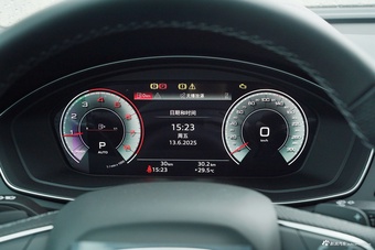 2025款奥迪Q5L 45周年典藏版 45 TFSI 豪华动感型