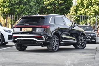 2026款奥迪Q5L 智混豪华版