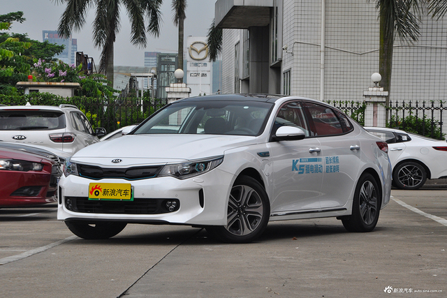 2018款起亚K5 PHEV 2.0L 自动智尊版