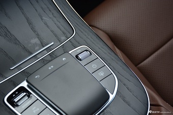 2023款奔驰E级 E 300 L 运动豪华型