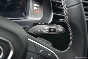 2025款奥迪Q7 45 TFSI quattro S line运动型7座