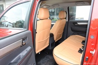 2023款江淮T8 2.0T夜鹰版柴油四驱豪华型大双