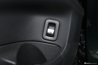 2019款奔驰C级C 260 2.0T自动运动版4MATIC 