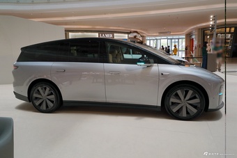 2025款理想i8 高配