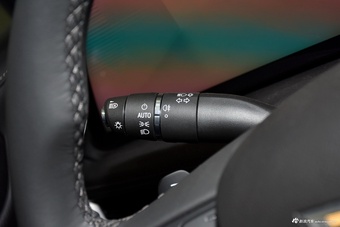 2025款凯迪拉克XT4 28T 两驱豪华型