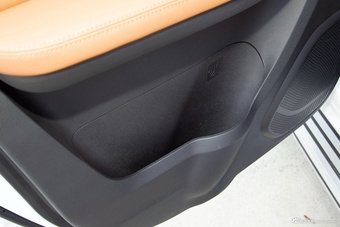 2022款福田征服者5 2.0T自动柴油两驱武林至尊长轴4F20TC