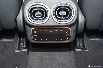2025款奔驰GLC改款 300 L 4MATIC 动感型 7座
