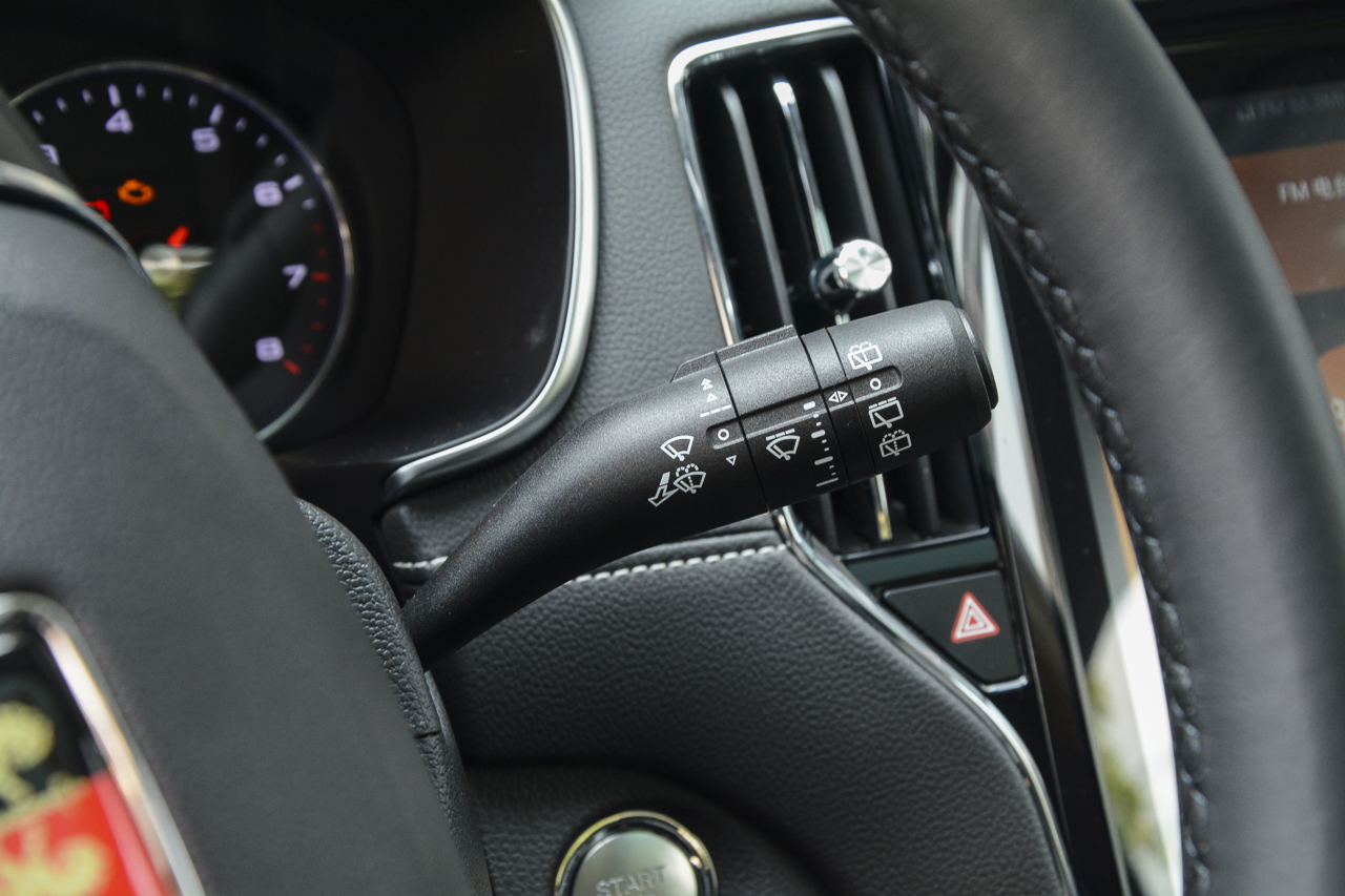 2020款荣威RX5 20T自动4G互联超越旗舰版