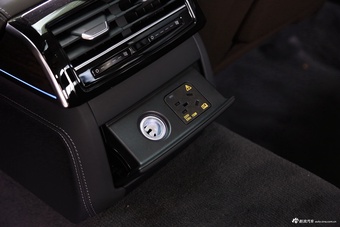 2022款奥迪A8L 改款 55 TFSI quattro 旗舰型