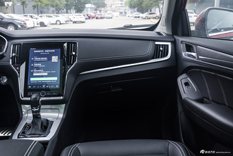 2019款荣威RX5 2.0T 30T自动Ali两驱智联网铂金版