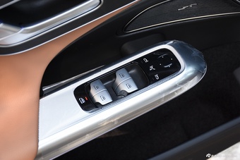 2025款奔驰E级 E 300 L 时尚运动型