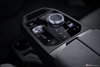 2025款宝马iX M70官图