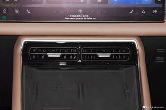 2024款瑞虎8 L 2.0T 两驱尊贵版 7座