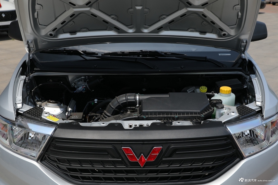 2021款五菱宏光V 1.5L手动劲取版封窗车LAR