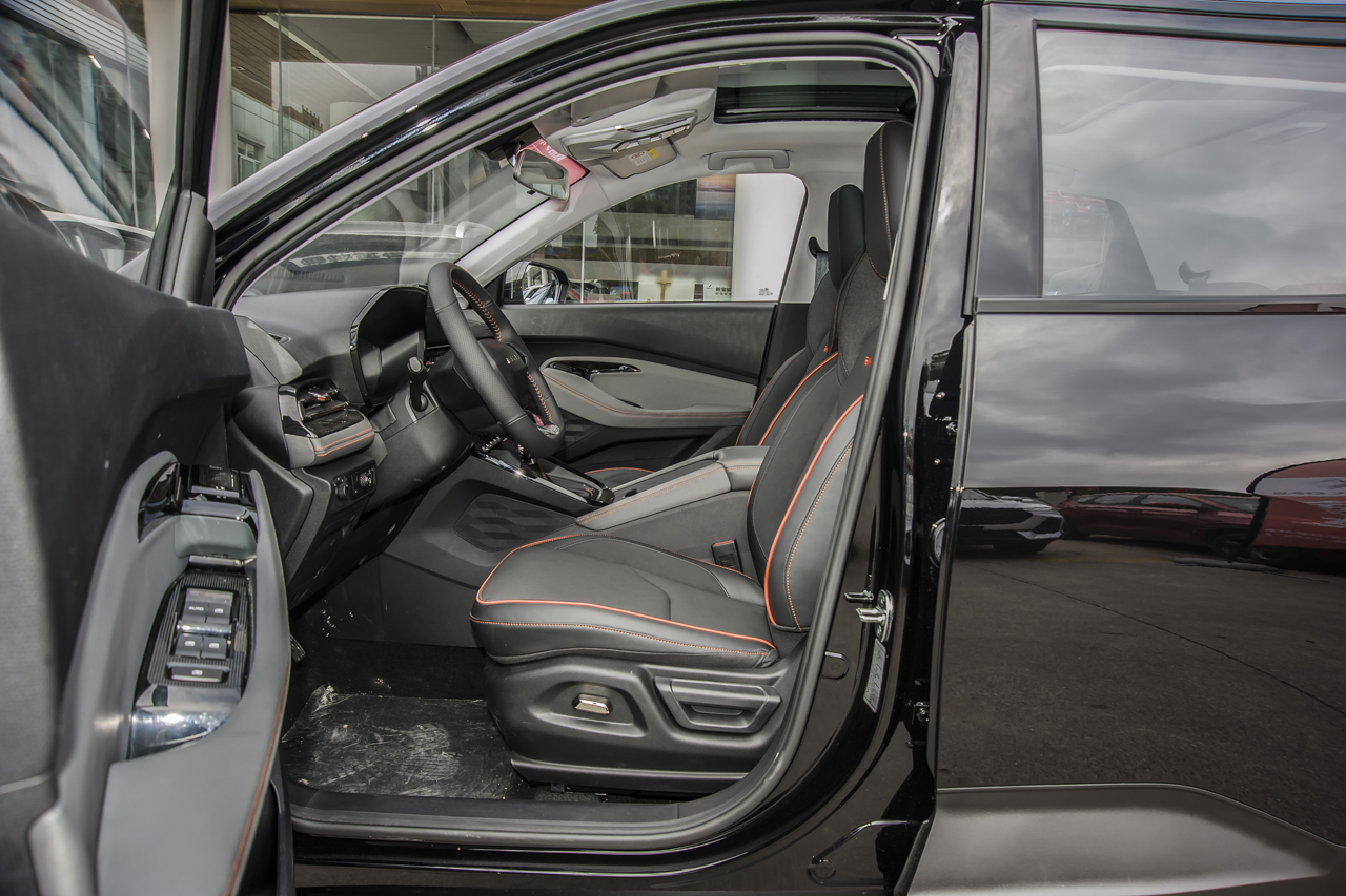 2020款宝骏RS-3 1.5L CVT 24小时在线豪华型