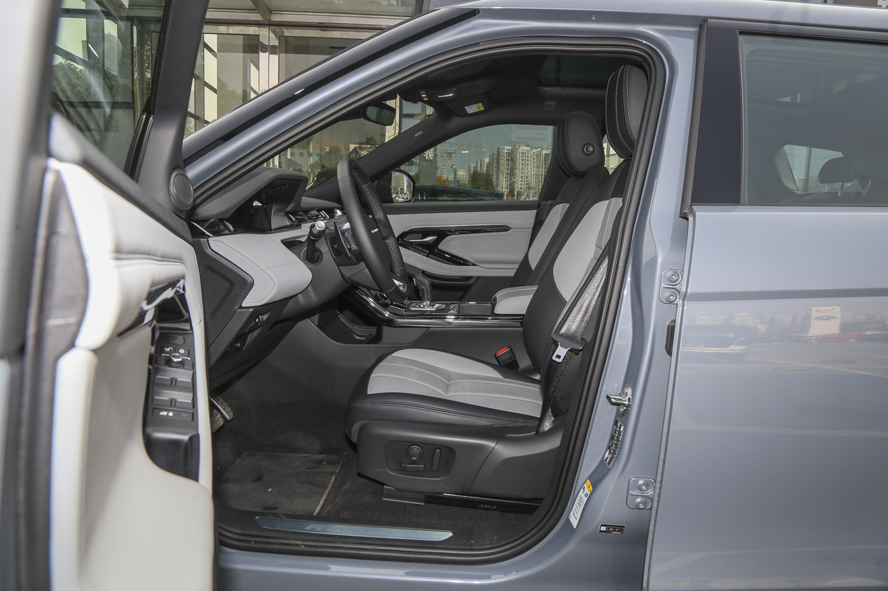 2020款揽胜极光R-DYNAMIC SE运动科技版 