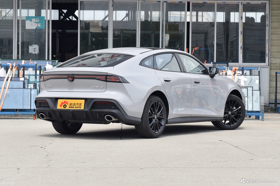 C位出道，走心推荐，长安汽车长安UNI-V全国新车8.87万起