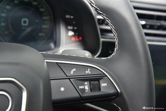 2025款奥迪Q7 45 TFSI quattro S line运动型7座