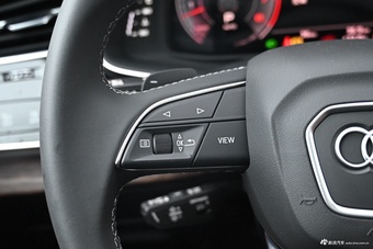 2025款奥迪Q7 55 TFSI quattro S line黑武士型