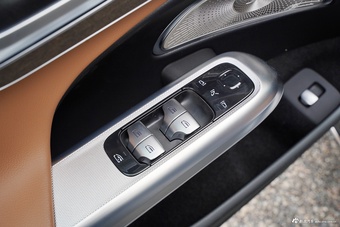 2025款奔驰E级改款 E 300 L 豪华型