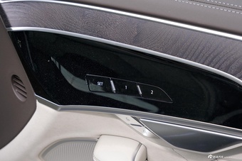 2024款奥迪A8L Horch创始人版 55TFSI