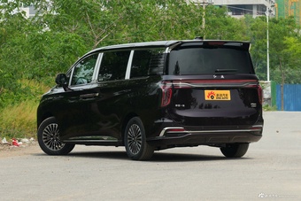 2026款红旗HQ9 PHEV 2.0T 四驱尊贵版