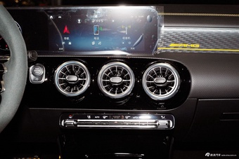 2024款AMG A 45 S 4MATIC+ 魔焰绿特别版