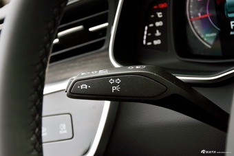 2025款奥迪A6L 改款 45 TFSI quattro 臻选动感型