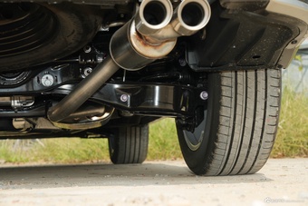 2026款皇冠陆放 2.5L HEV四驱尊贵版