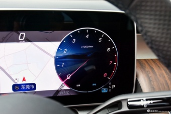 2025款奔驰GLC改款 300 L 4MATIC 动感型 7座