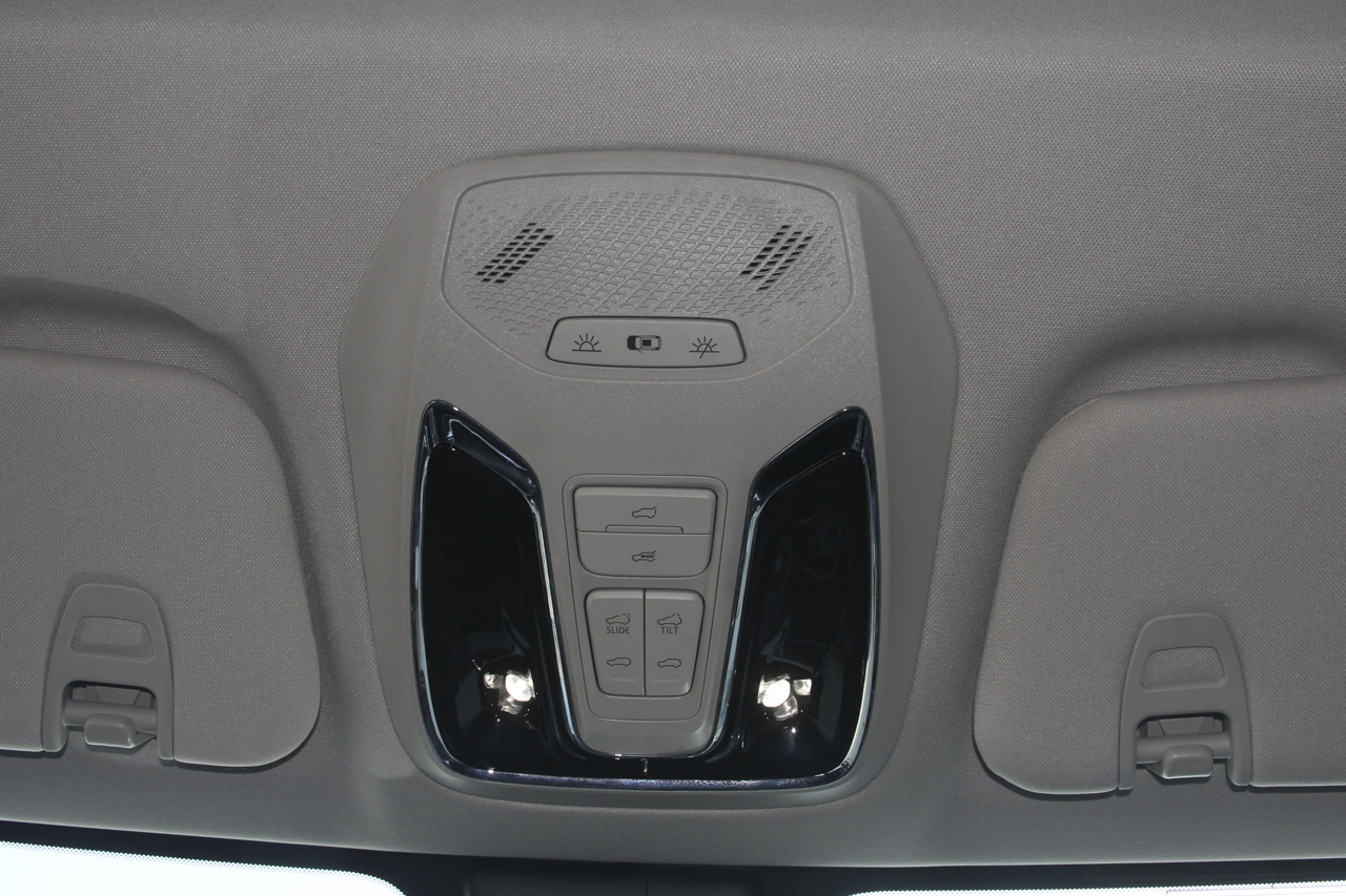 2017上汽大通D90 2.0T自动四驱天狼星