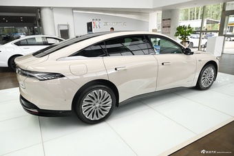 2025款至境L7 艾维亚