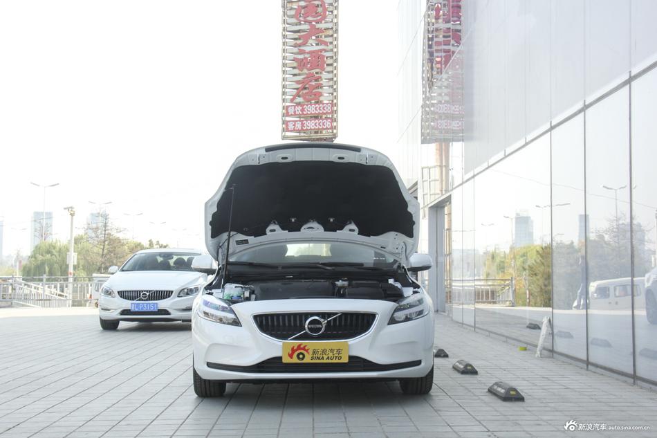 2019款沃尔沃V40 1.5T自动T3 智逸版