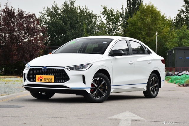 2020款比亚迪e3高续航版 耀·豪华型