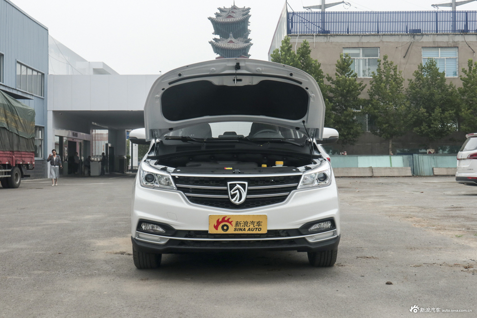 2019款宝骏730 1.5L手动时尚型7座国VI