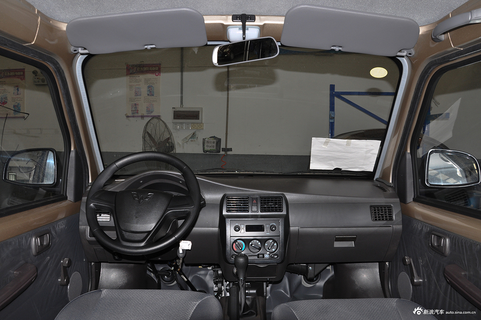 2019款五菱荣光S 1.5L手动加长基本型 